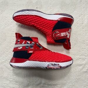 Nike Air Zoom UNVRS FlyEase Red Sneakers (7.5 MENS)